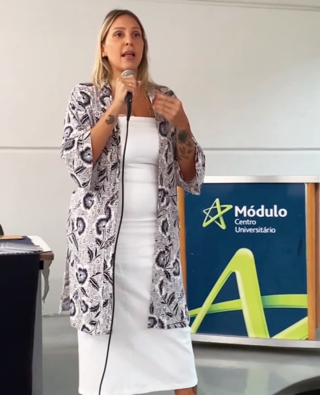 Dra. Daniele Monteagudo como professora de pós-graduação